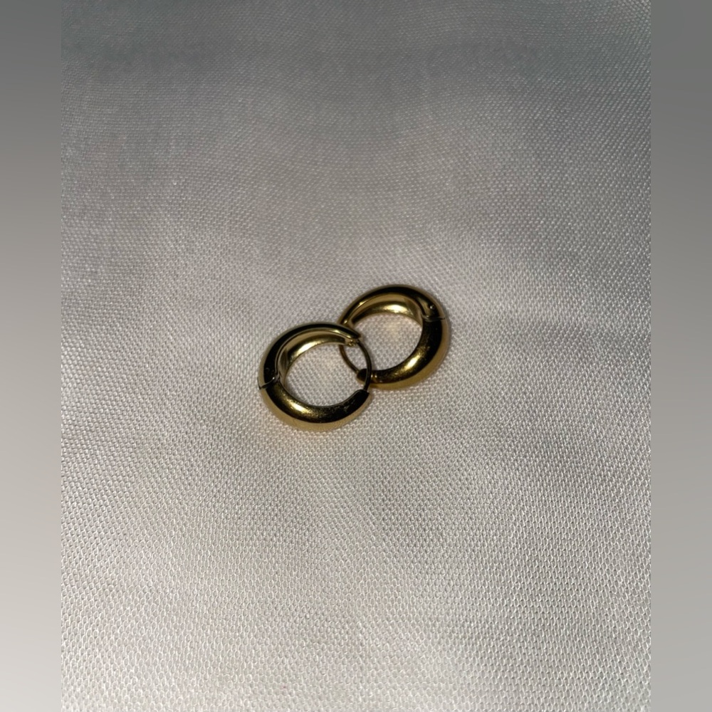 18K Gold-Plated Huggie Hoop Earrings - Picture 7 of 7